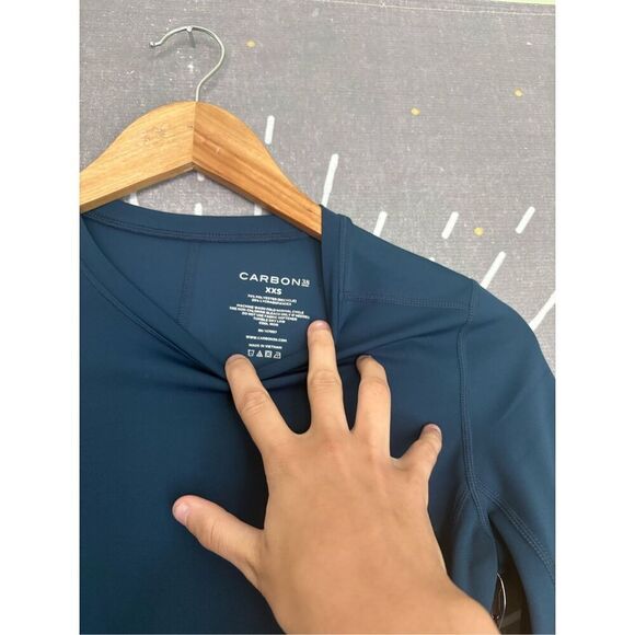 NWT Carbon 38 Navy Long Sleeve Crew Neck in Melt - Picture 2 of 6